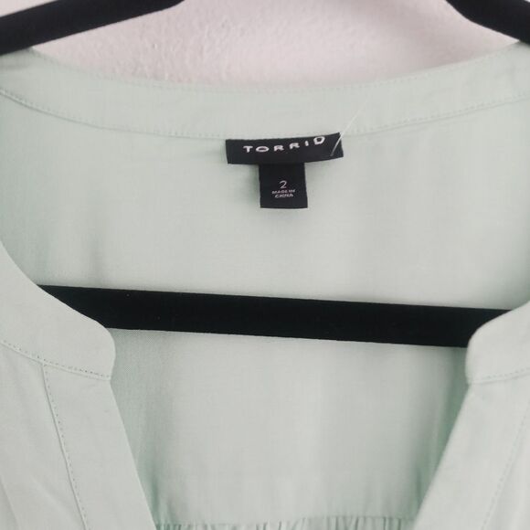Torrid Challis With Embroidered Sleeve light green Top size 2X - Picture 4 of 6